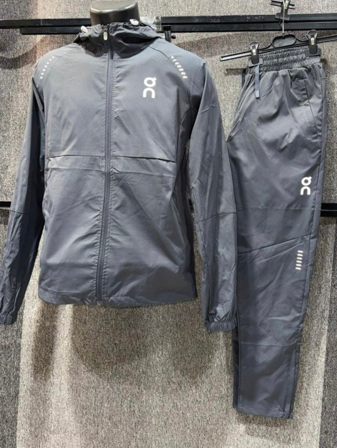 Ensemble on Homme