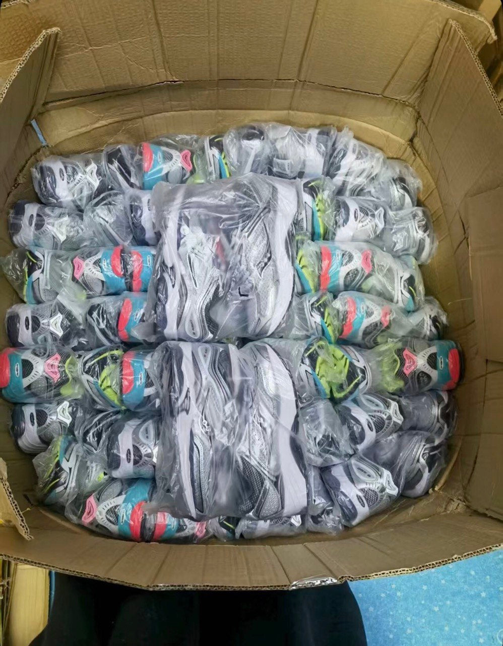 SAUCONY x10